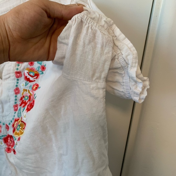 Floral Embroidered White Blouse - Picture 7 of 9